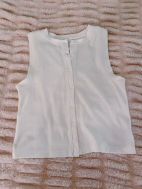 American Eagle Classic White Button-Front Sleeveless Top